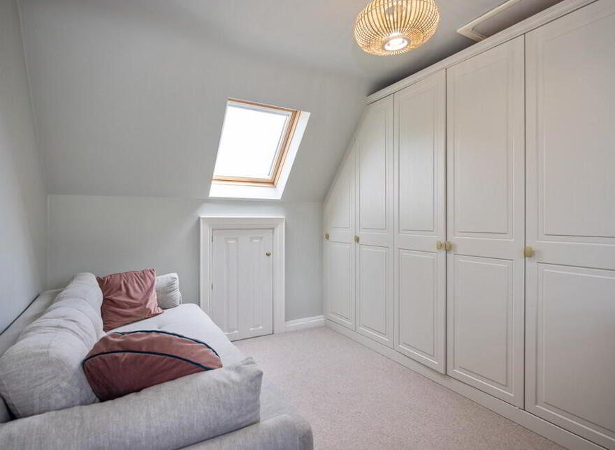 5 Governors Gate Crescent, Hillsborough, BT26 6FG
