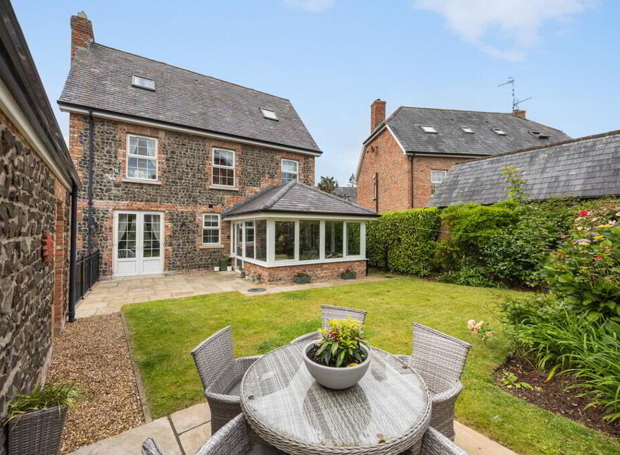 5 Governors Gate Crescent, Hillsborough, BT26 6FG