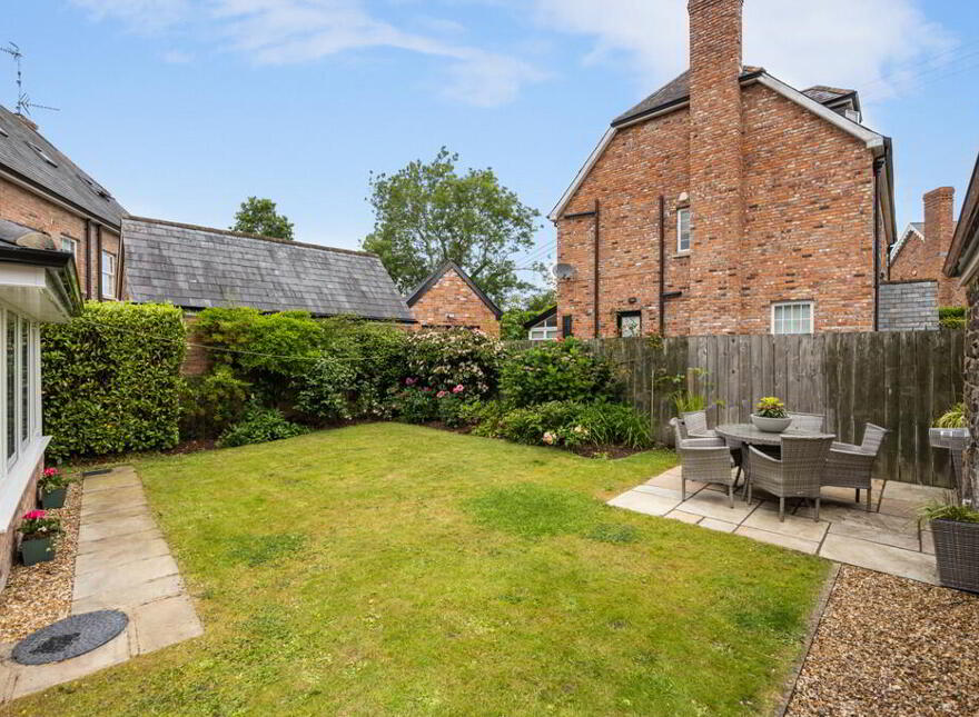 5 Governors Gate Crescent, Hillsborough, BT26 6FG
