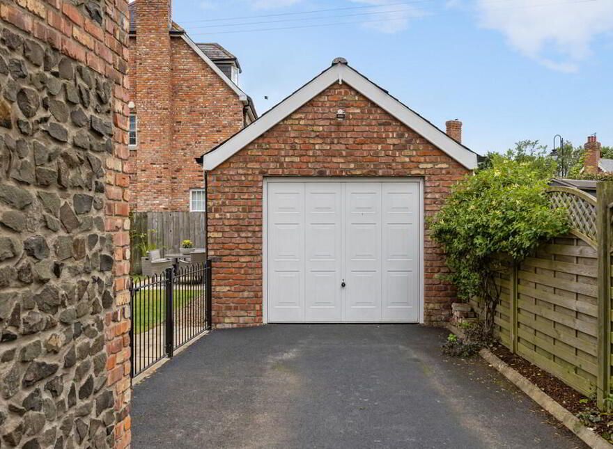 5 Governors Gate Crescent, Hillsborough, BT26 6FG