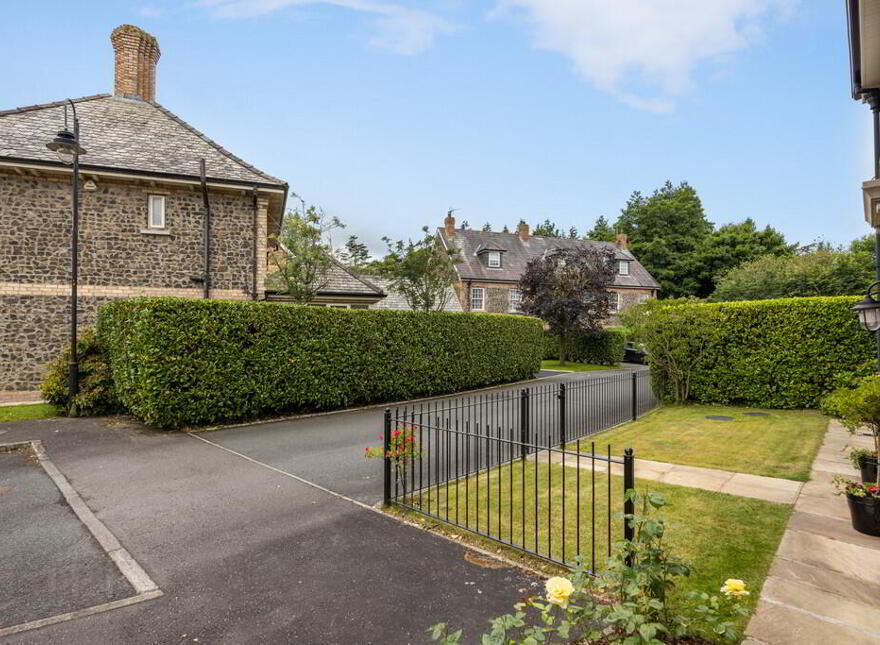 5 Governors Gate Crescent, Hillsborough, BT26 6FG