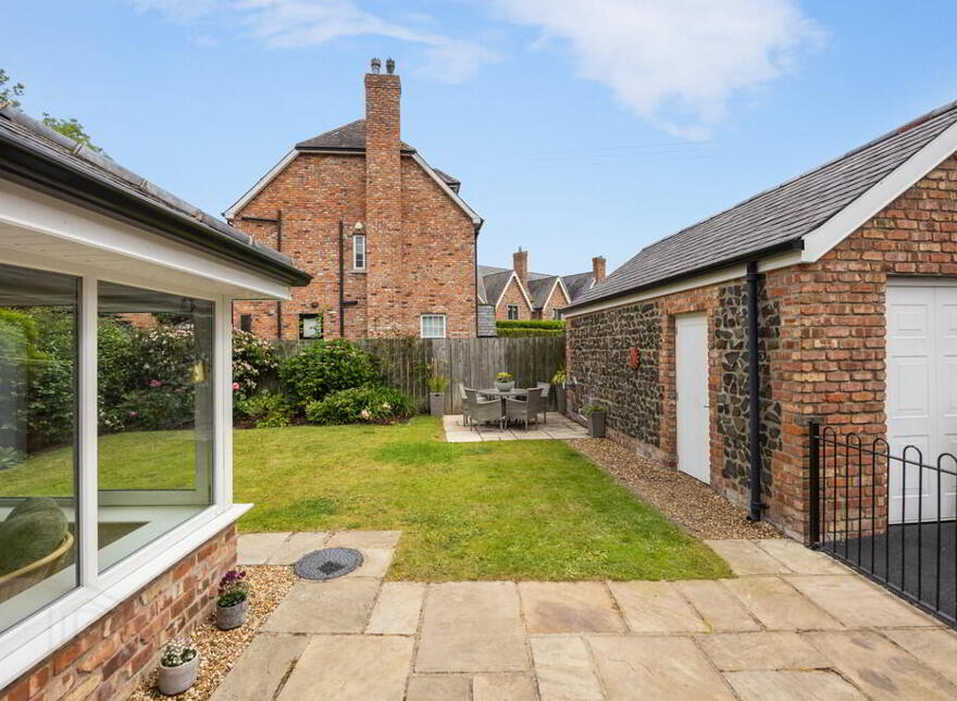 5 Governors Gate Crescent, Hillsborough, BT26 6FG