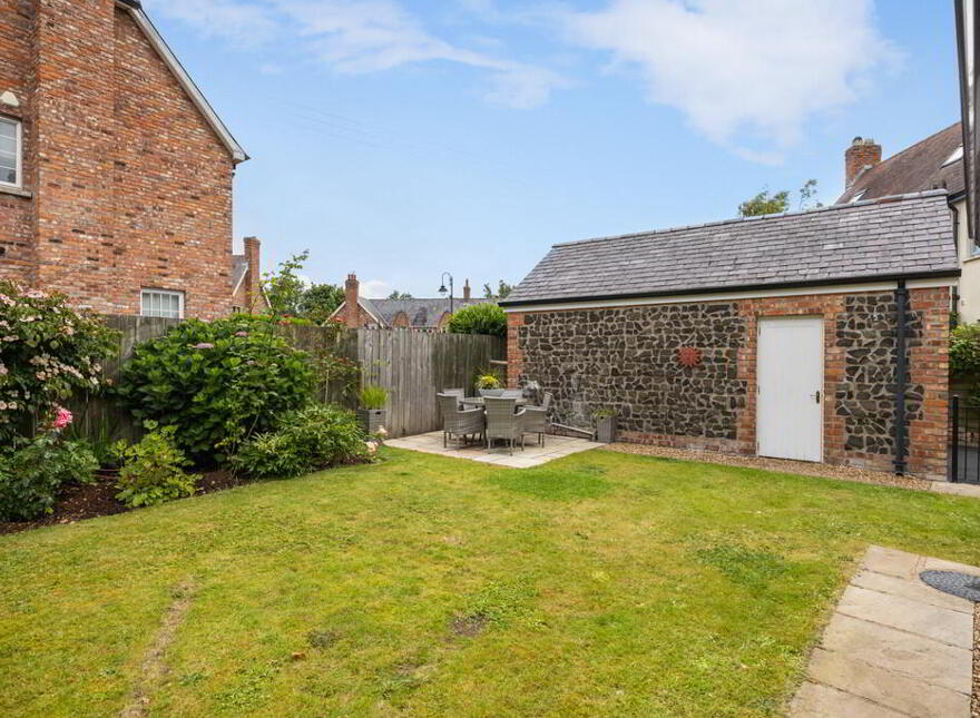 5 Governors Gate Crescent, Hillsborough, BT26 6FG