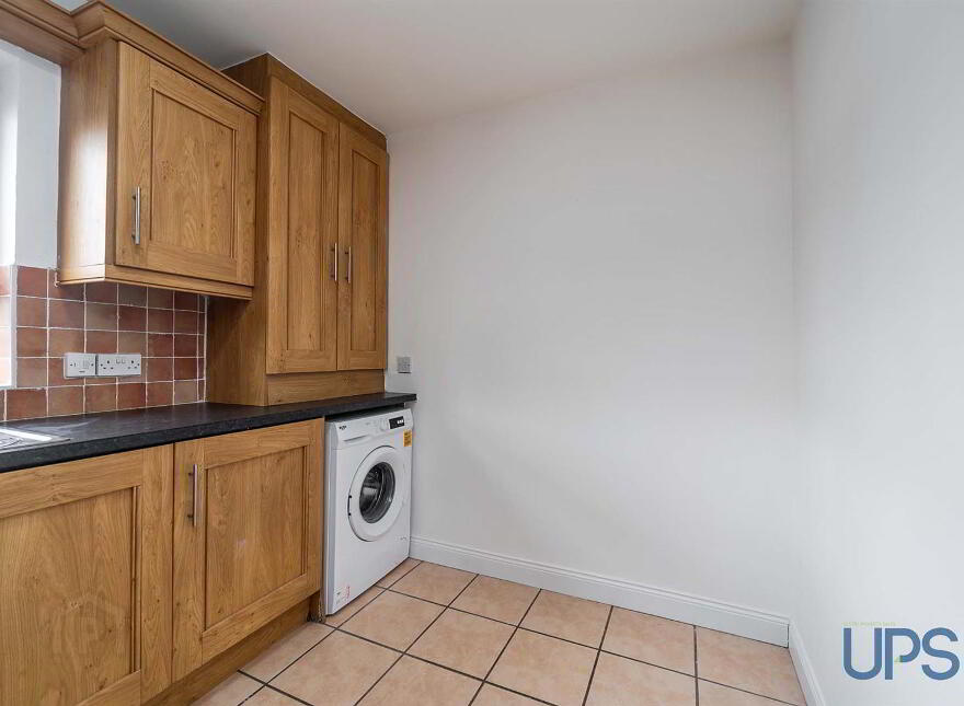Apt 37, Navan Green, Andersonstown, Belfast, BT11 8JR