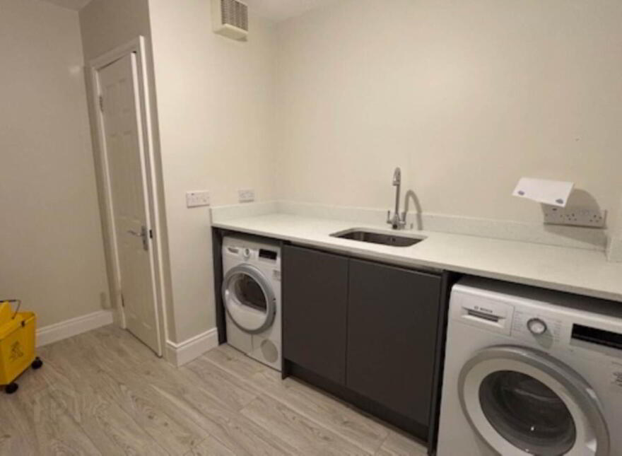 10 Castle Street, Dundalk, A91A6KP