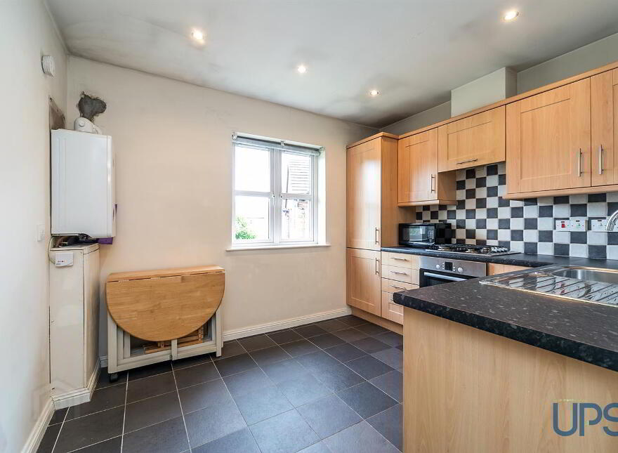 Apt 11, 15 St. Annes Road, Blacks Road, Belfast, BT10 0PQ