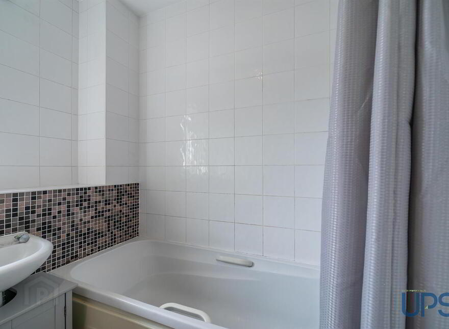 Apt 11, 15 St. Annes Road, Blacks Road, Belfast, BT10 0PQ