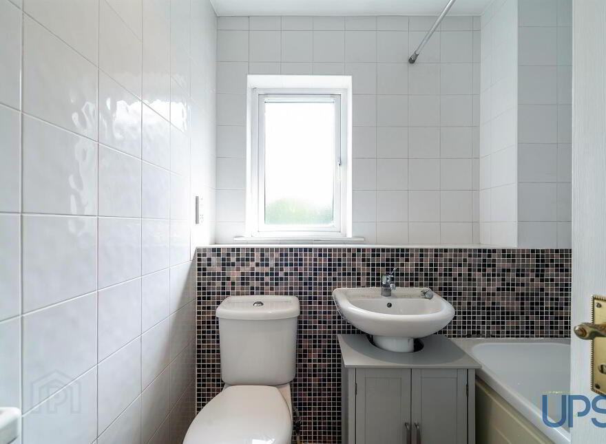 Apt 11, 15 St. Annes Road, Blacks Road, Belfast, BT10 0PQ