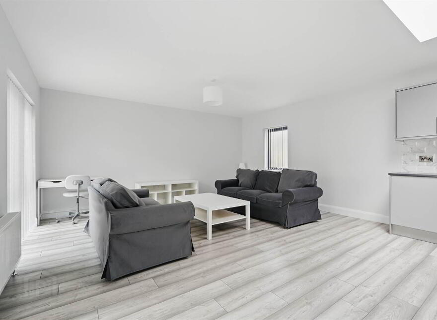 Apt 6, 37 Wellington Park, Lisburn Road, Belfast, BT9 6DN
