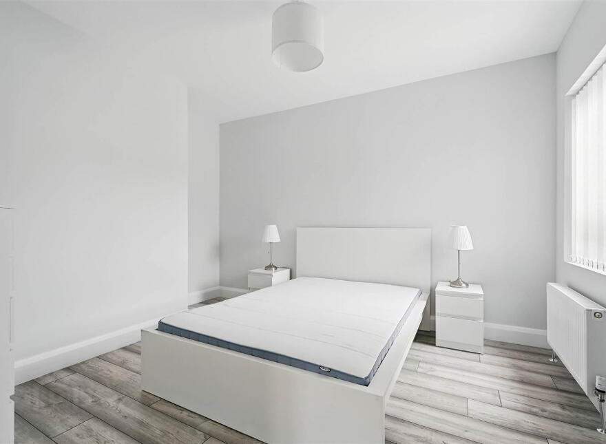Apt 6, 37 Wellington Park, Lisburn Road, Belfast, BT9 6DN