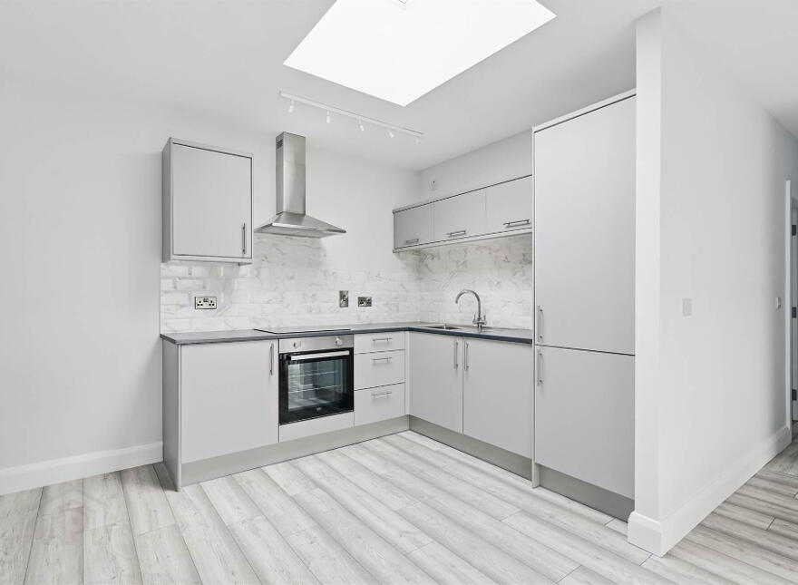 Apt 6, 37 Wellington Park, Lisburn Road, Belfast, BT9 6DN