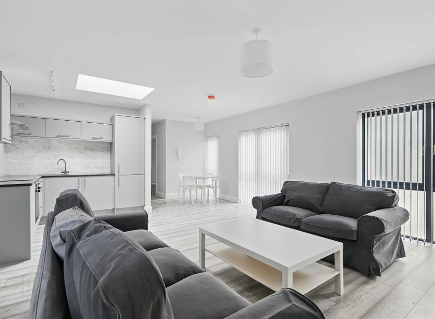 Apt 6, 37 Wellington Park, Lisburn Road, Belfast, BT9 6DN