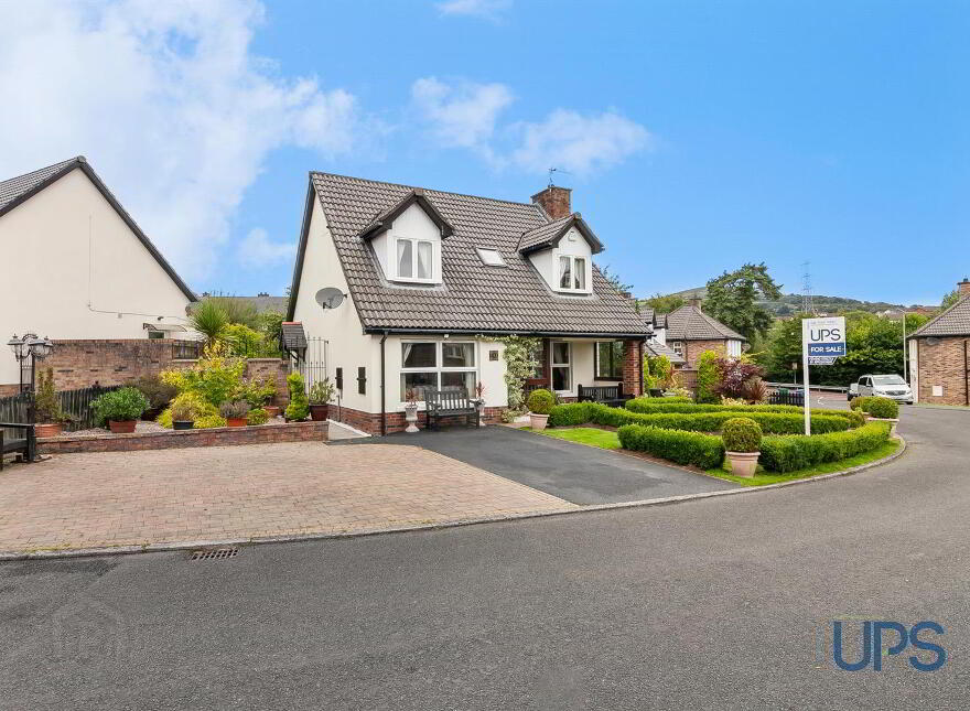5 Lagmore View Crescent, Stewartstown Road, Belfast, BT17 0FS photo