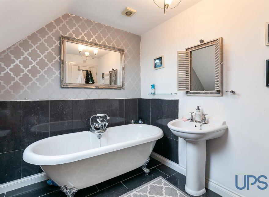 5 Lagmore View Crescent, Stewartstown Road, Belfast, BT17 0FS