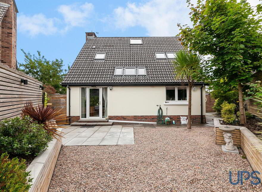 5 Lagmore View Crescent, Stewartstown Road, Belfast, BT17 0FS