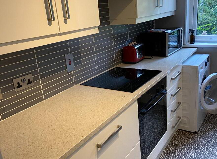 Stranmillis Mews, Belfast, BT9 5DG