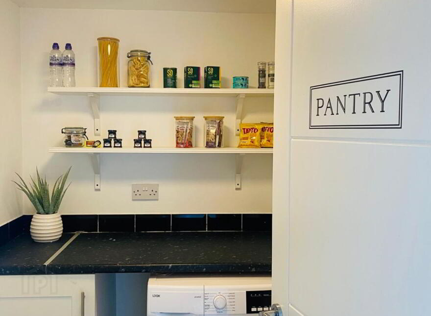 28 Abetta Parade, Belfast, BT5 5EH