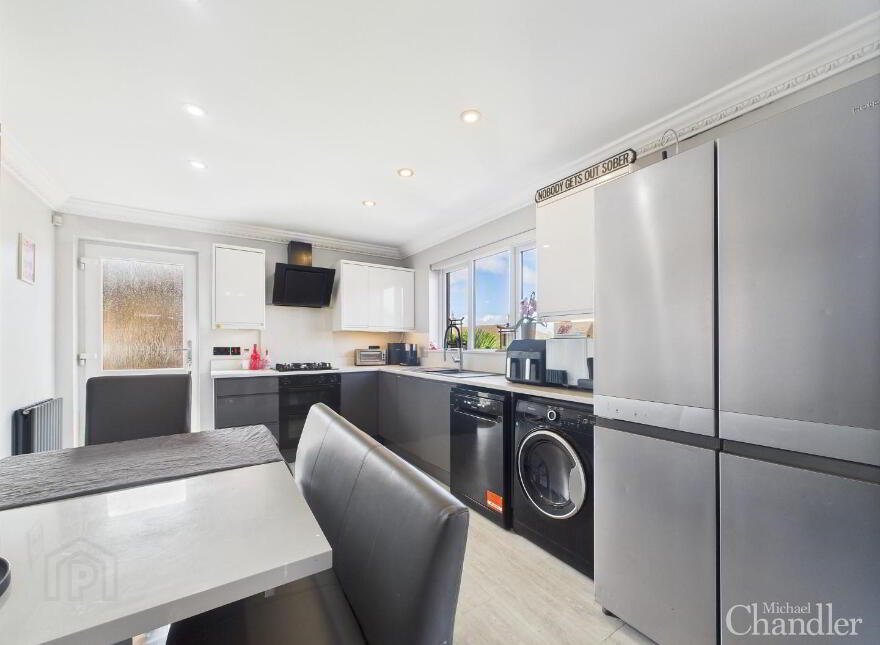 98 Laurelgrove Dale, Belfast, BT8 6ZF