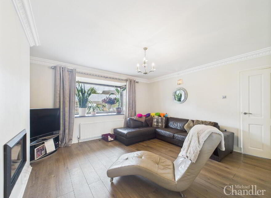 98 Laurelgrove Dale, Belfast, BT8 6ZF