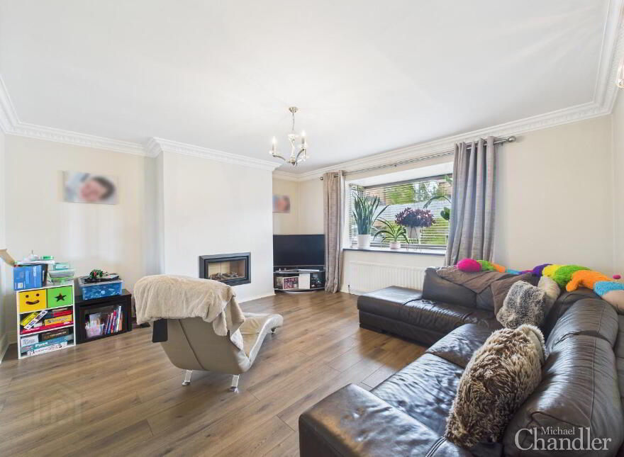98 Laurelgrove Dale, Belfast, BT8 6ZF