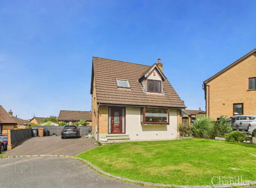 98 Laurelgrove Dale, Belfast, BT8 6ZF photo