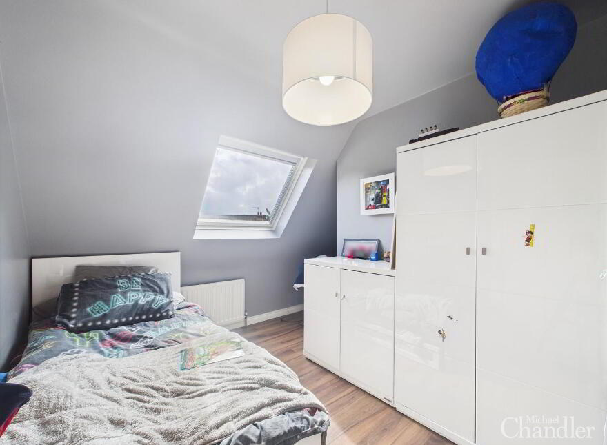 98 Laurelgrove Dale, Belfast, BT8 6ZF