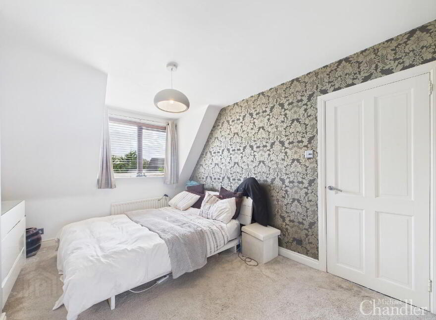 98 Laurelgrove Dale, Belfast, BT8 6ZF