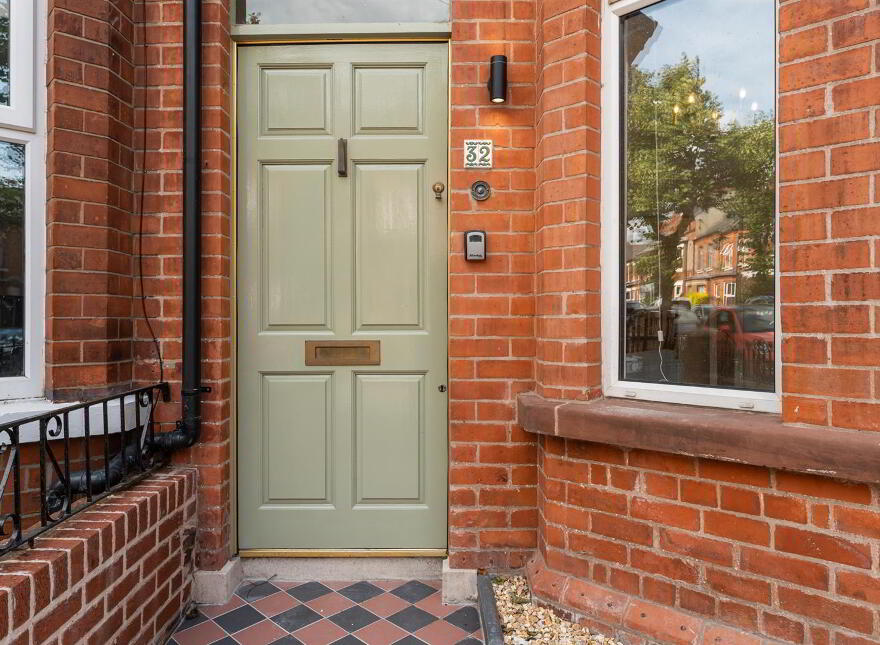 32 Adelaide Avenue, Belfast, BT9 7FY