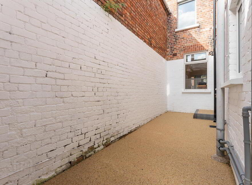 32 Adelaide Avenue, Belfast, BT9 7FY