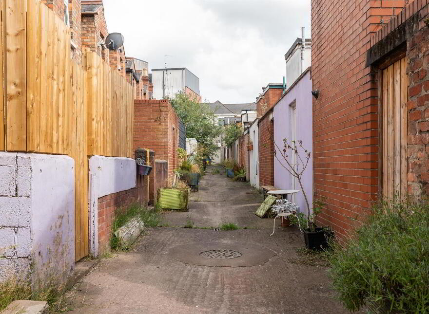 32 Adelaide Avenue, Belfast, BT9 7FY