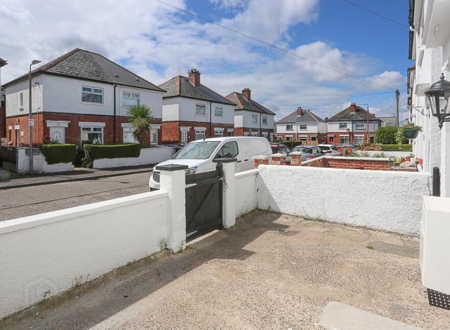 23 Dunraven Crescent, Belfast, BT5 5LE