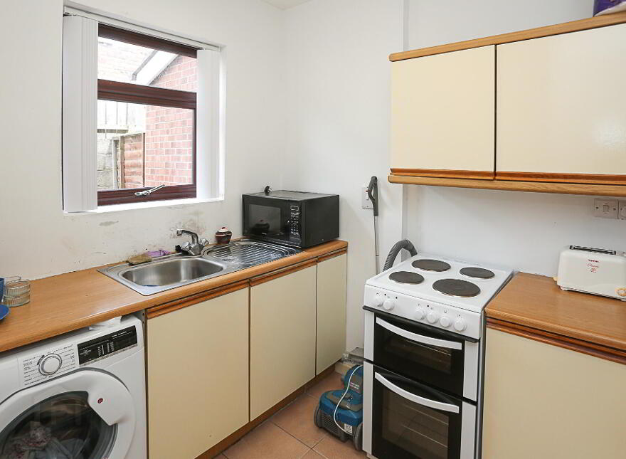 23 Dunraven Crescent, Belfast, BT5 5LE