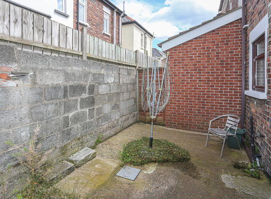 23 Dunraven Crescent, Belfast, BT5 5LE