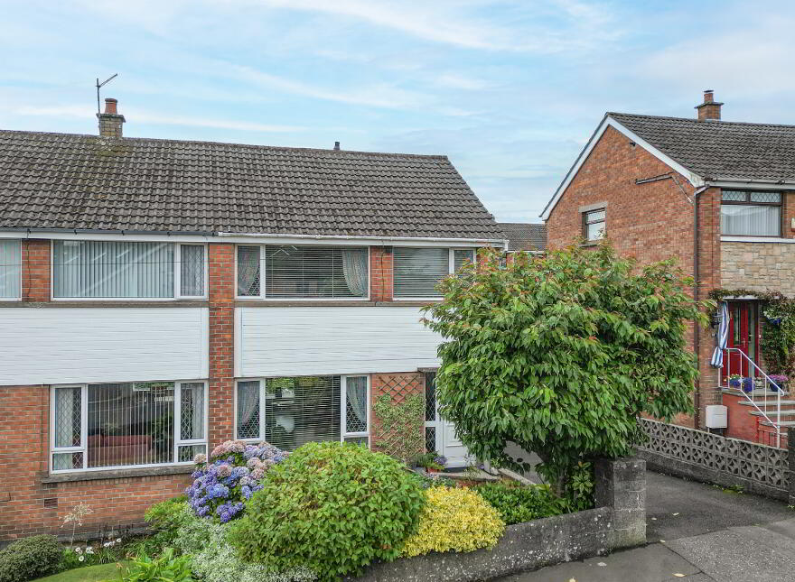 13 Beverley Gardens, Carnmoney, Newtownabbey, BT36 6NX photo