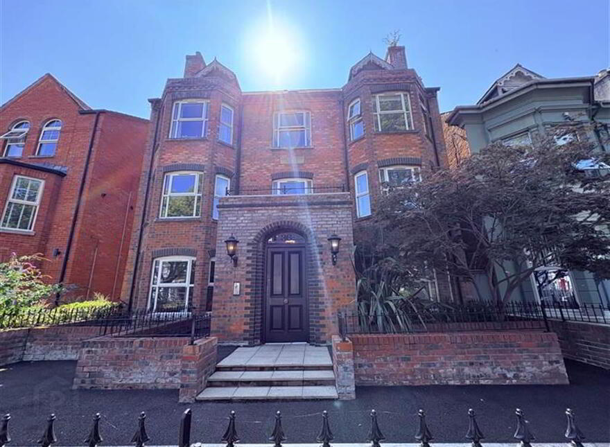 Apt 3, 36 Wellington Park, Off Malone Road, Belfast, BT9 6DN