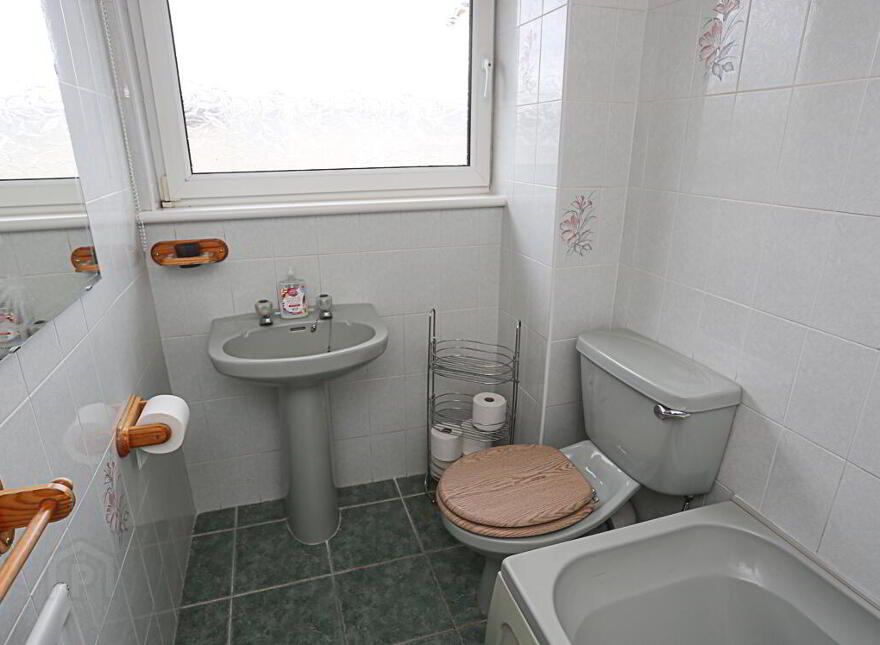 13 Ballyhalbert Gardens, Bangor, BT19 1SE