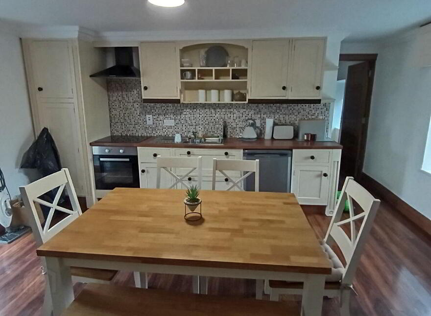Derryvinnaan, Sixmilebridge, Ennis, Oatfield