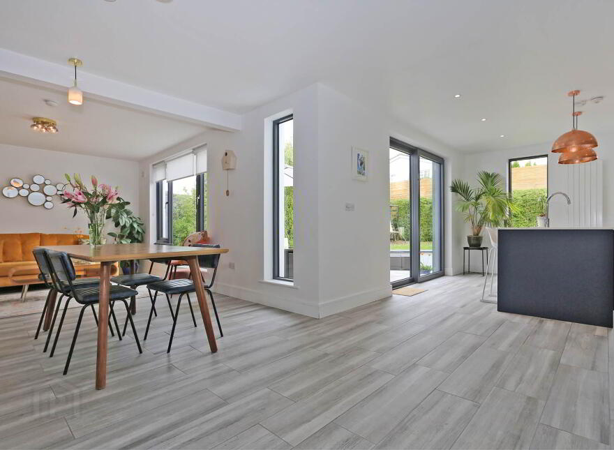 21 Meadowvale, Raheen