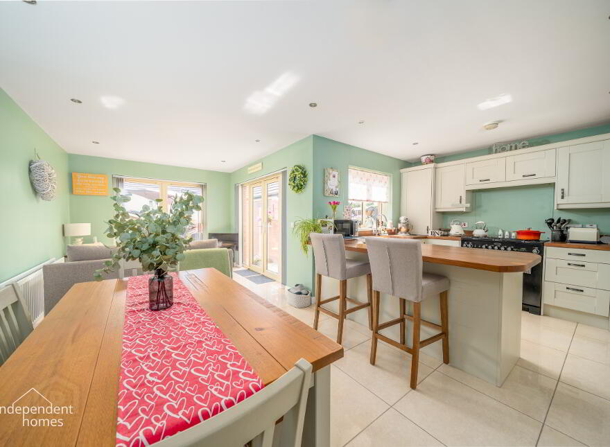 7 Lindara Crescent, Larne, BT40 2FF