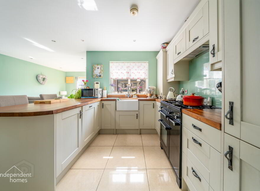 7 Lindara Crescent, Larne, BT40 2FF