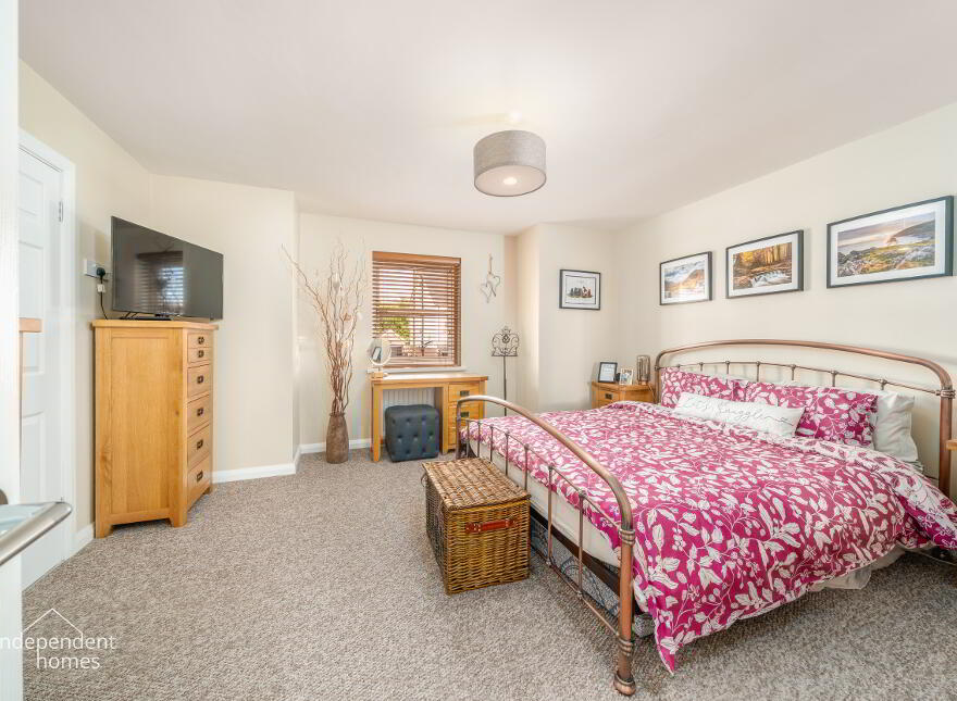 7 Lindara Crescent, Larne, BT40 2FF