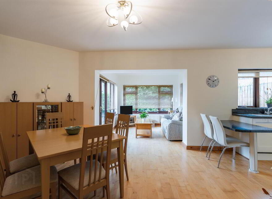 15 Grangewood Park, Dundonald, Belfast, BT16 1GN