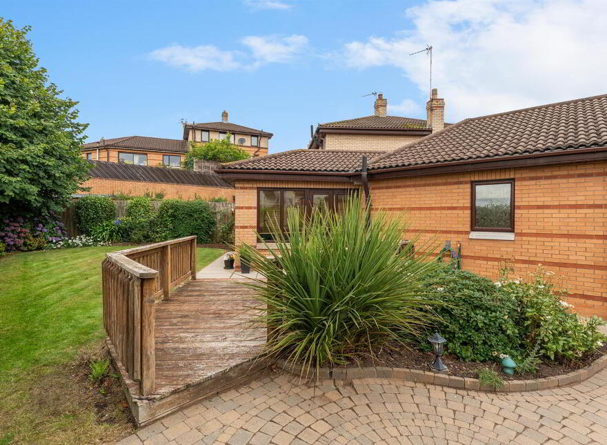 15 Grangewood Park, Dundonald, Belfast, BT16 1GN