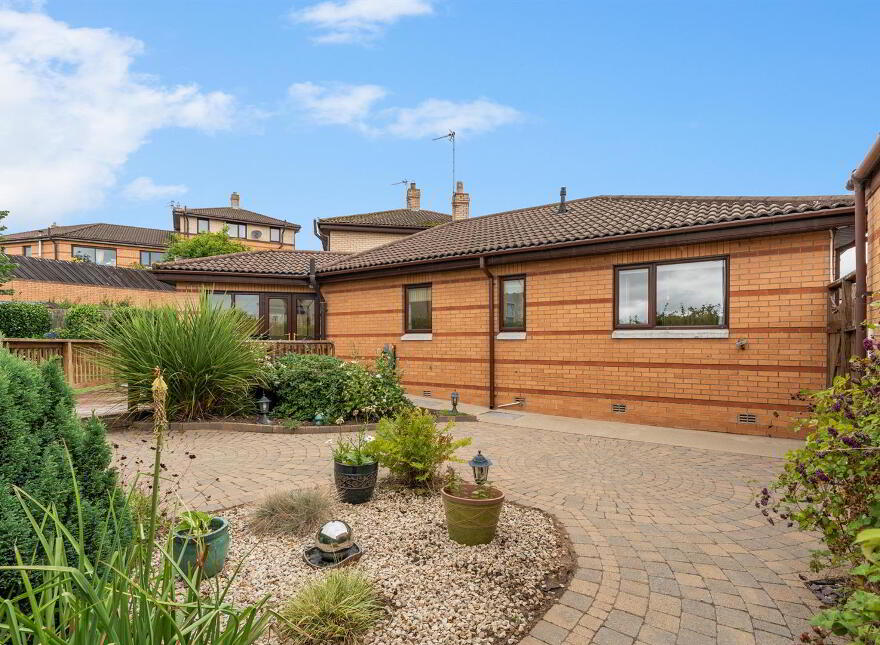 15 Grangewood Park, Dundonald, Belfast, BT16 1GN