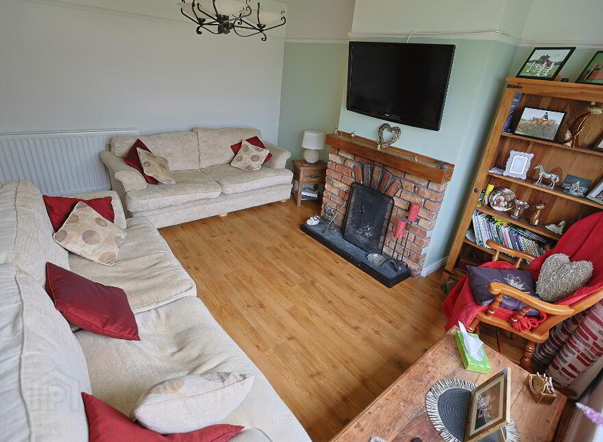 13 Craigs Road, Ballynahinch, BT24 8PQ