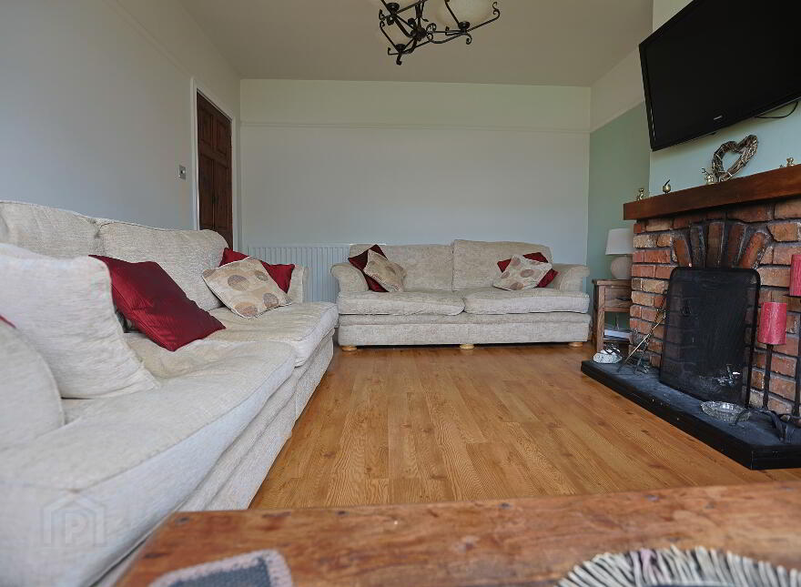 13 Craigs Road, Ballynahinch, BT24 8PQ