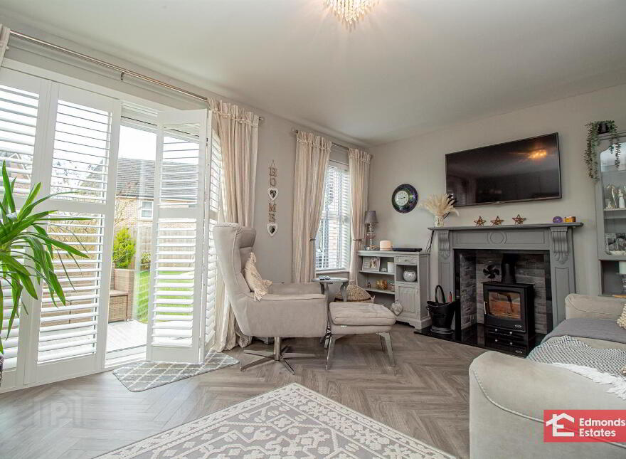 10 Rossdale, Ballymena, BT42 2SA