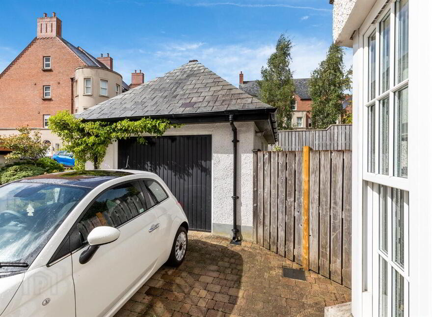 16 Danesfort Park Central, Belfast, BT9 7RE