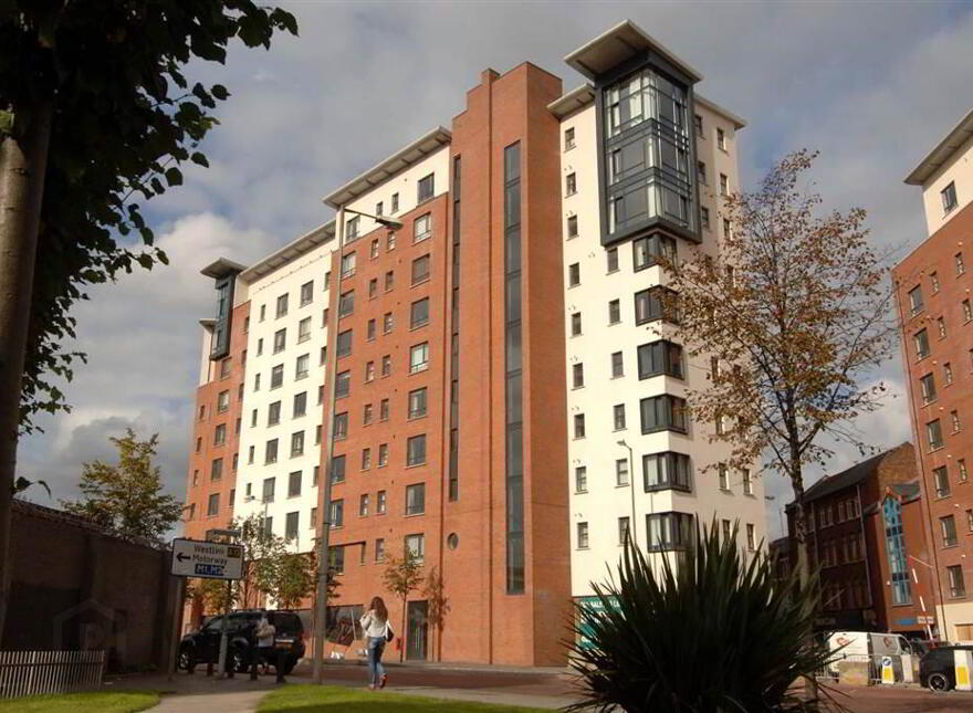 Apt 303 College Central, 4 4 College Avenue, Belfast, BT1 6BB photo