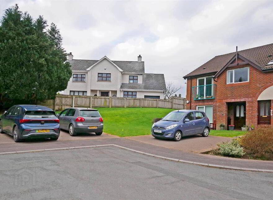 28 Queensfort Court, Saintfield Road, Carryduff, Belfast, BT8 8NF